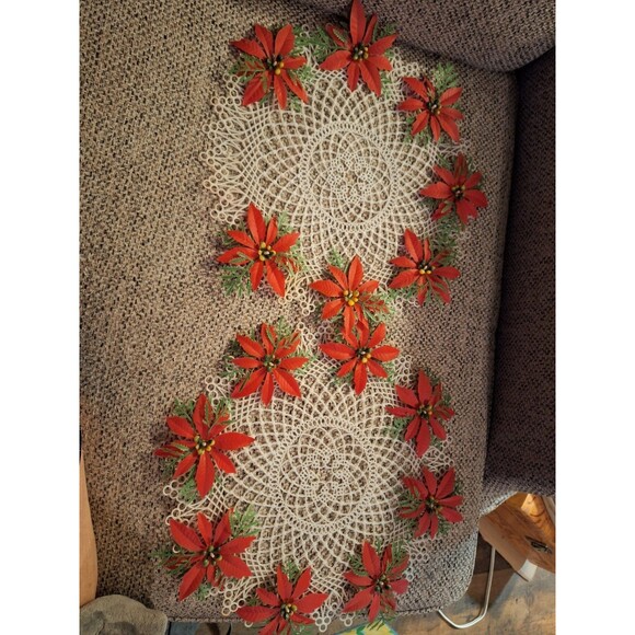 Christmas Plastic Doily Poinsettia Centerpieces 12” White 1950's Vtg LOT OF 2 - Picture 4 of 8